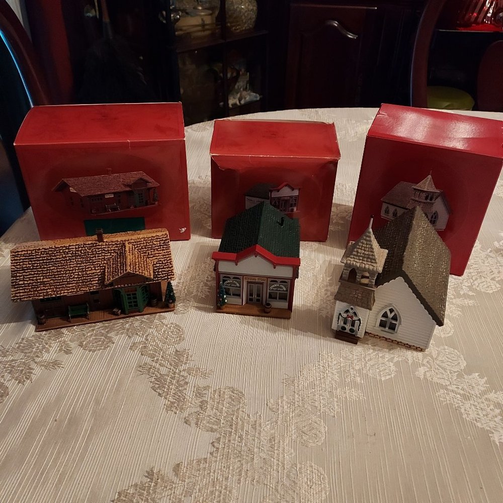 Vintage 1994 Hallmark Sarah Plain and Tall Collection Christmas Village Houses